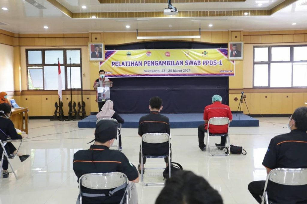 Pelatihan Pengambilan Swab Bagi PPDS-1 di RSUD Dr. Moewardi