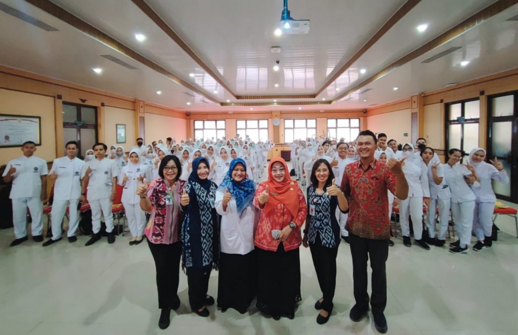 Pra Pendidikan bagi Mahasiswa Keperawatan di RSUD Dr. Moewardi