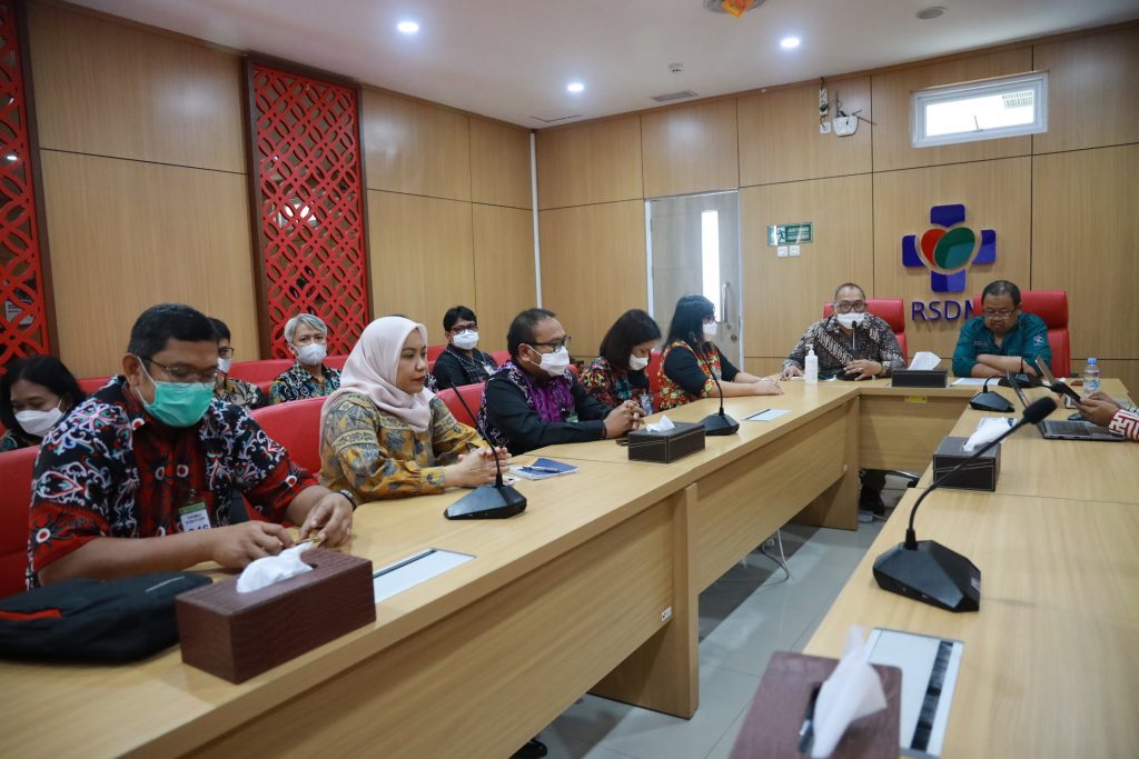 Studi Banding RSUD Harapan Insan Sendawar Kalimantan Timur ke RSUD Dr. Moewardi