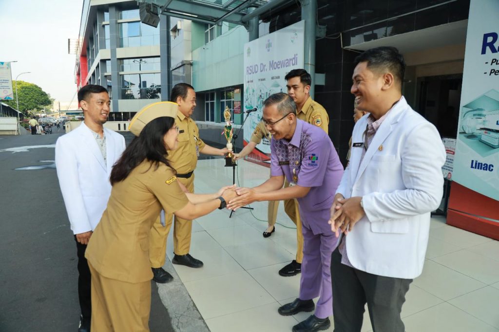 RSUD Dr. Moewardi Raih: Juara Best Plating, Juara 1 Cabor Bulu Tangkis dan Juara 1 Voli Kejuaraan Pekan Olahraga Tripartit