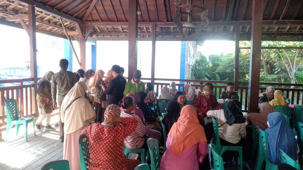 SPELING Program Pelayanan Kesehatan Gratis RSUD Dr. Moewardi untuk Warga Terdampak Banjir Rob di Sayung, Kab. Demak