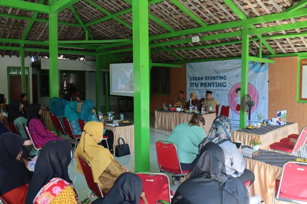 Baksos Tim Stunting RSUD Dr. Moewardi di Desa Ketuwan, Kab. Blora Dalam Rangka Hari Anak Nasional 2025