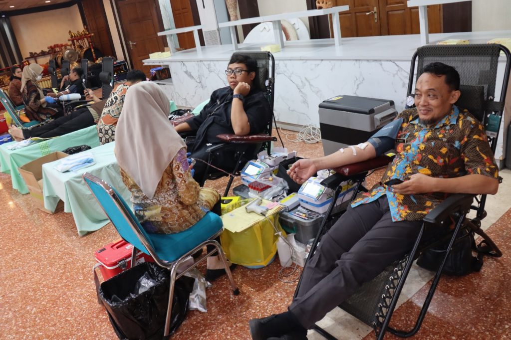 Dalam Rangka Hari Jadi ke-80 Provinsi Jateng, RSUD Dr. Moewardi Bersama DWP Setda Prov. Jateng Gelar Aksi Sosial Donor Darah