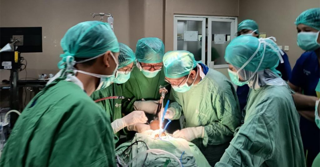 RSUD Dr. Moewardi Berhasil Lakukan Tindakan Pemasangan Montgomery T-Tube pada Pasien Stenosis Laringotrakeal