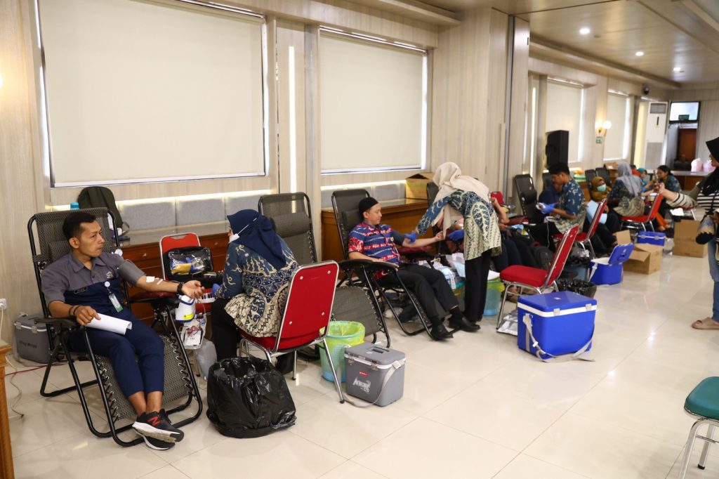 Kegiatan Donor Darah RSUD Dr. Moewardi Hari Pertama