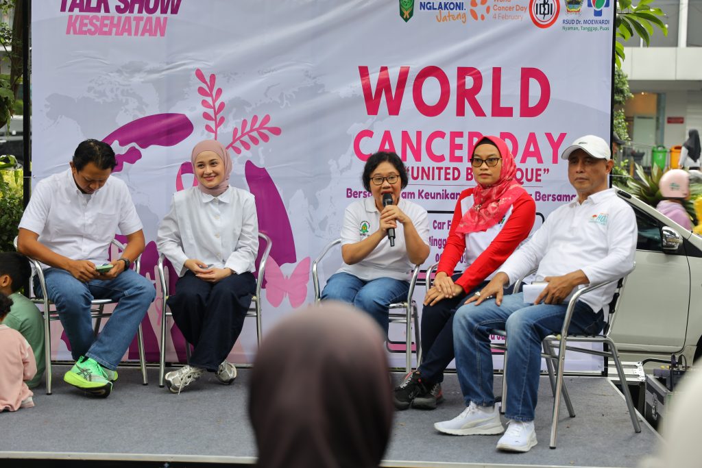 Moewardi Goes to Car Free Day World Cancer Day