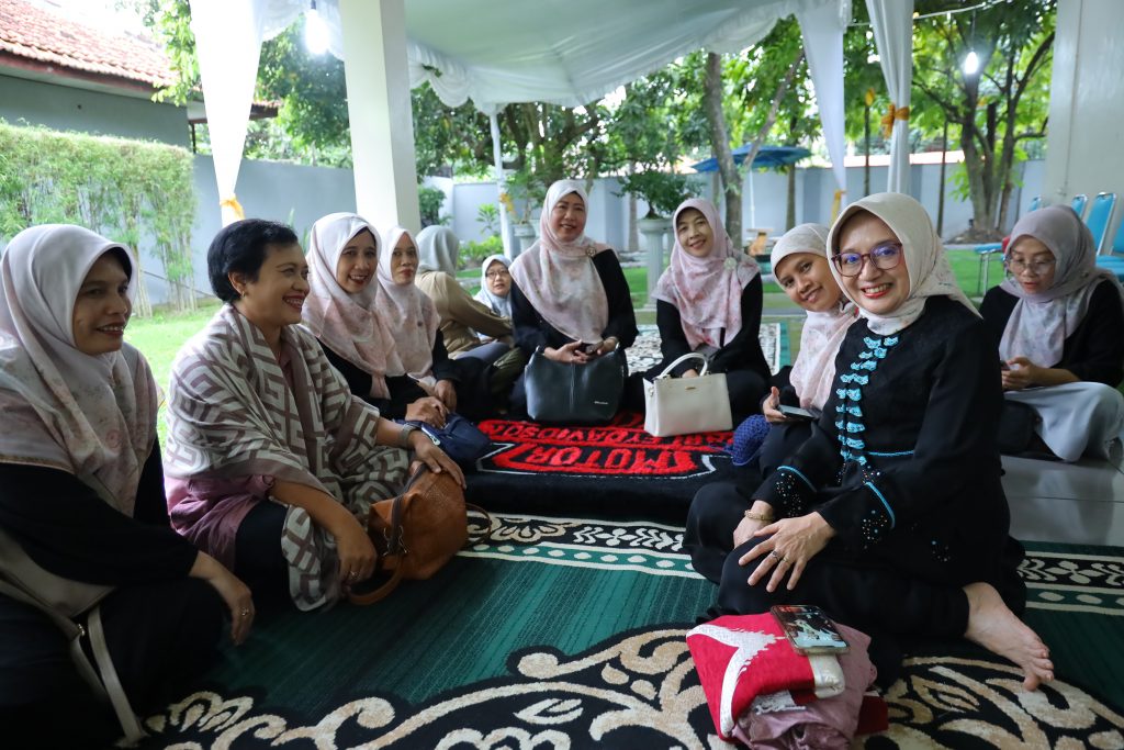 Buka Bersama di Rumah Dinas Direktur RSUD Dr. Moewardi, dr. Zulfachmi Wahab, Sp.PD-KHOM, FINASIM