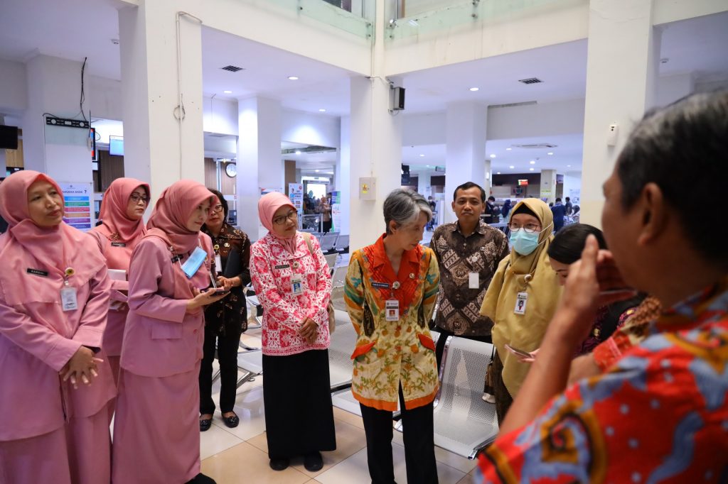 Peninjauan IGD & Rawat Jalan RSUD Dr. Moewardi oleh Direktur RSUD Dr. Moewardi, Yunita Dyah Suminar, SKM, M.Sc, M.Si