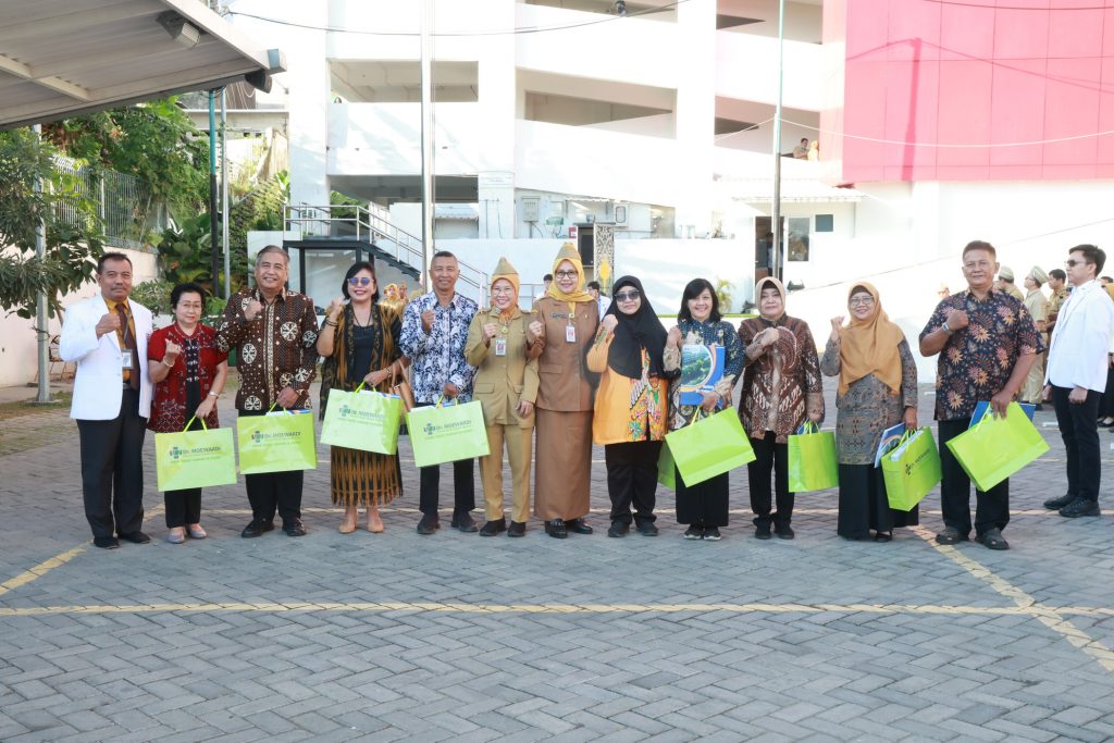 Pelepasan PNS RSUD Dr. Moewardi yang Telah Memasuki Purna Tugas