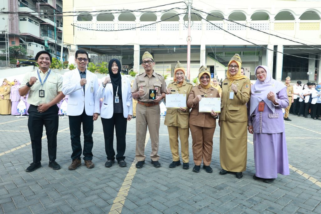 Penyerahan 2 Penghargaan Surveilans Sentinel PIE 2026 & Pelepasan Pegawai Purna Tugas